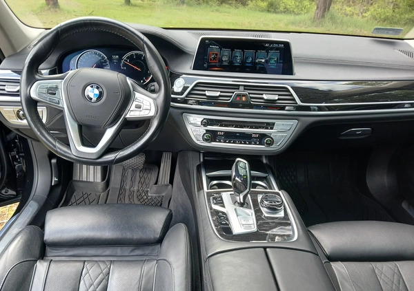 BMW Seria 7 cena 184500 przebieg: 102168, rok produkcji 2016 z Jaworzno małe 529